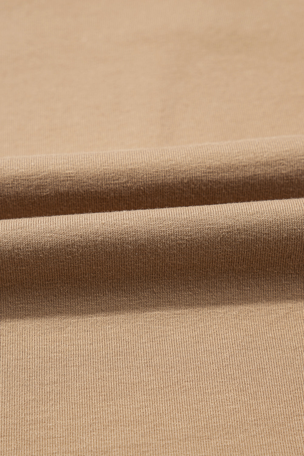 Helles Khaki-Oberteil mit langen Ärmeln und Knöpfen, V-Ausschnitt und schmaler Passform