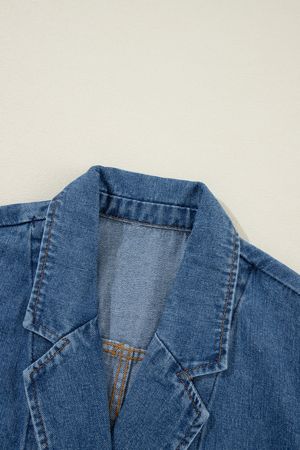 Segelblaue Jeansjacke mit Seitentaschen und Reverskragen