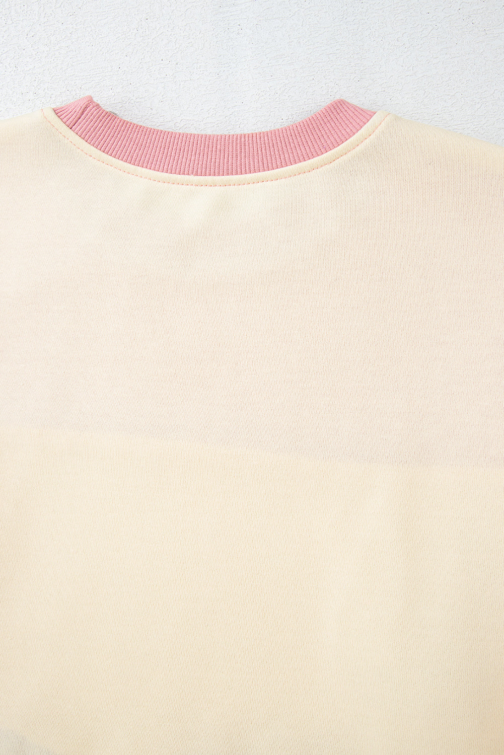Meadow Mauve – Sweatshirt mit Patchwork-Print und überschnittener Schulterpartie im Colorblock-Stil