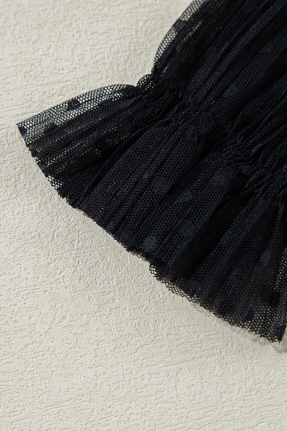 Schwarze Bluse mit transparenter Spitze und Stehkragen und langen Ärmeln