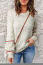 Weißer Pullover mit gemusterten Ärmeln und Pilling-Detail