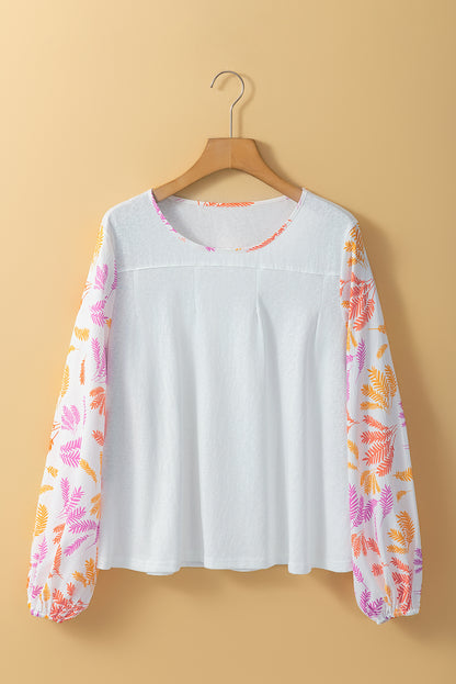 Weißes Top mit Rundhalsausschnitt und Patchwork-Ärmeln im Tropenblatt-Print