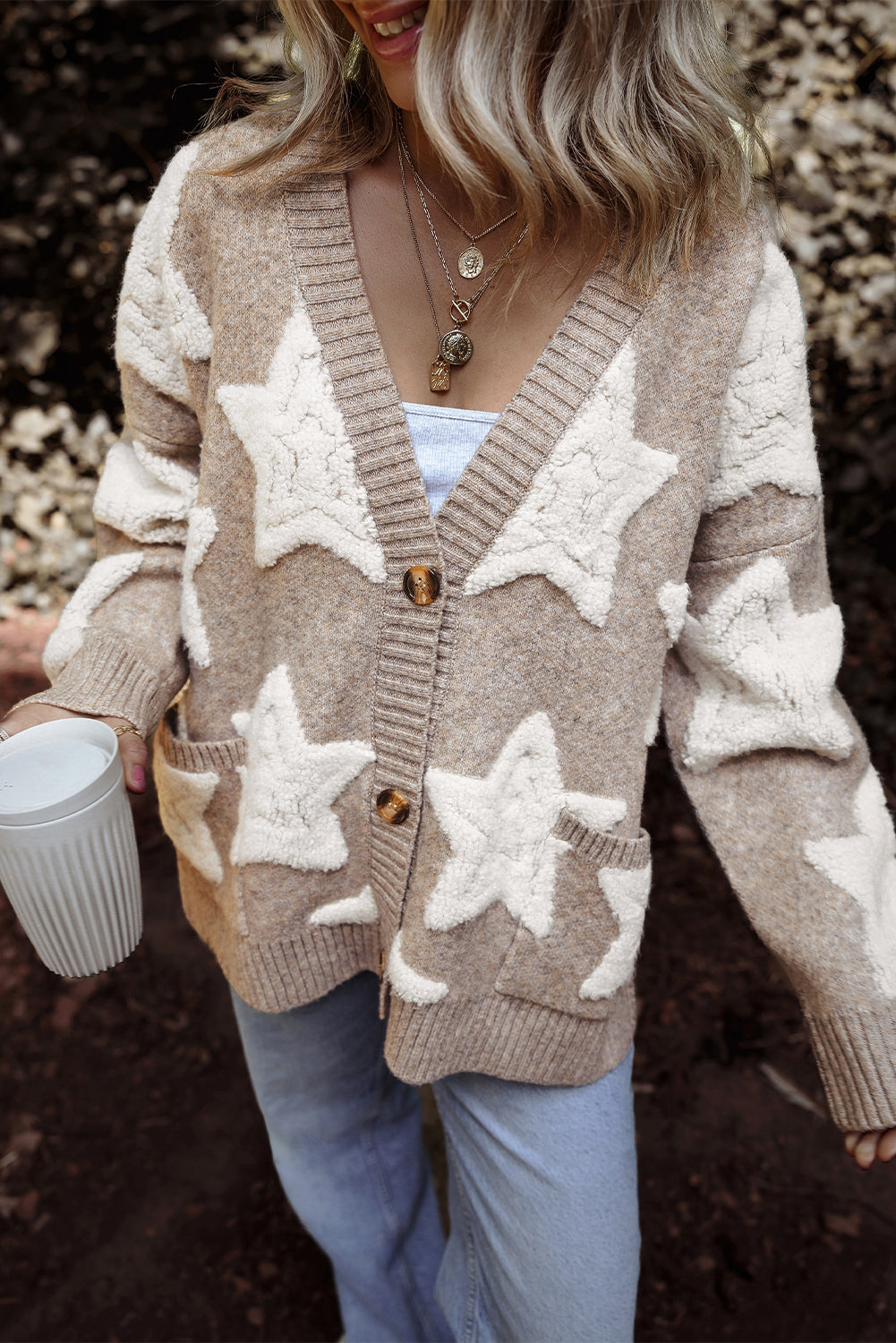 Khakifarbener Sherpa-Strickpullover mit Sternenmuster und Taschen