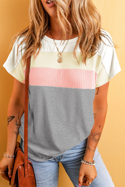 Graues geripptes T-Shirt mit Farbblock-Patchwork