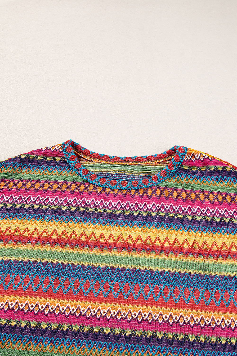 Rosarotes, mehrfarbiges, langärmliges Jacquard-T-Shirt mit geometrischem Muster