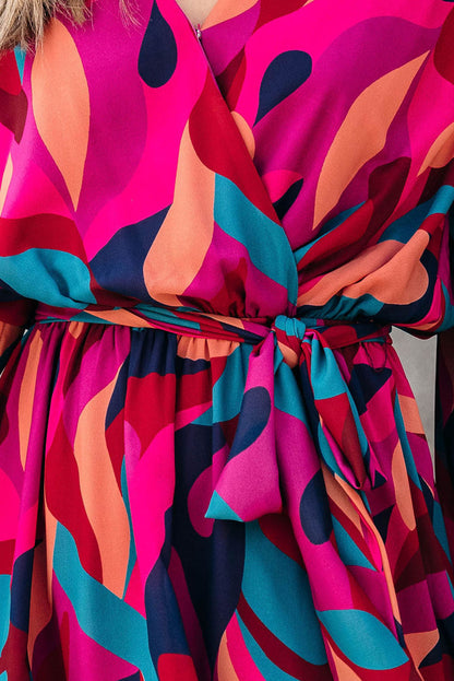 Feuerrotes Minikleid mit abstraktem Print und Gürtel und Puffärmeln