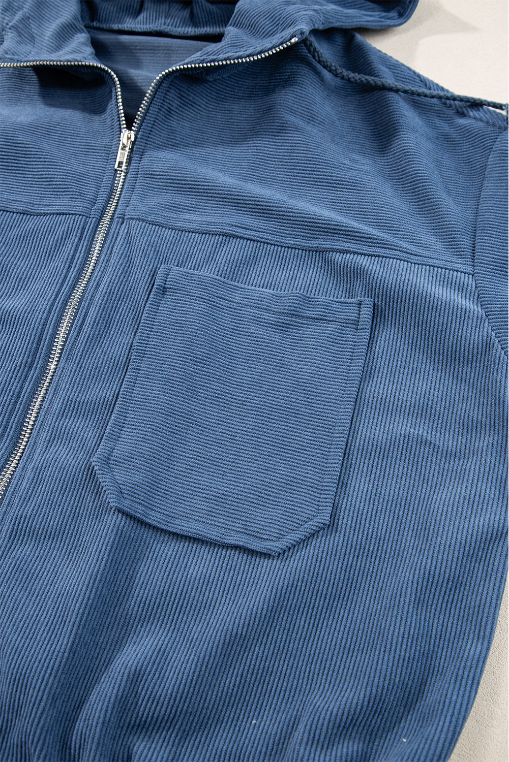 Echte blaugrüne Cordjacke mit Kordelzug, Kapuze und Reißverschluss