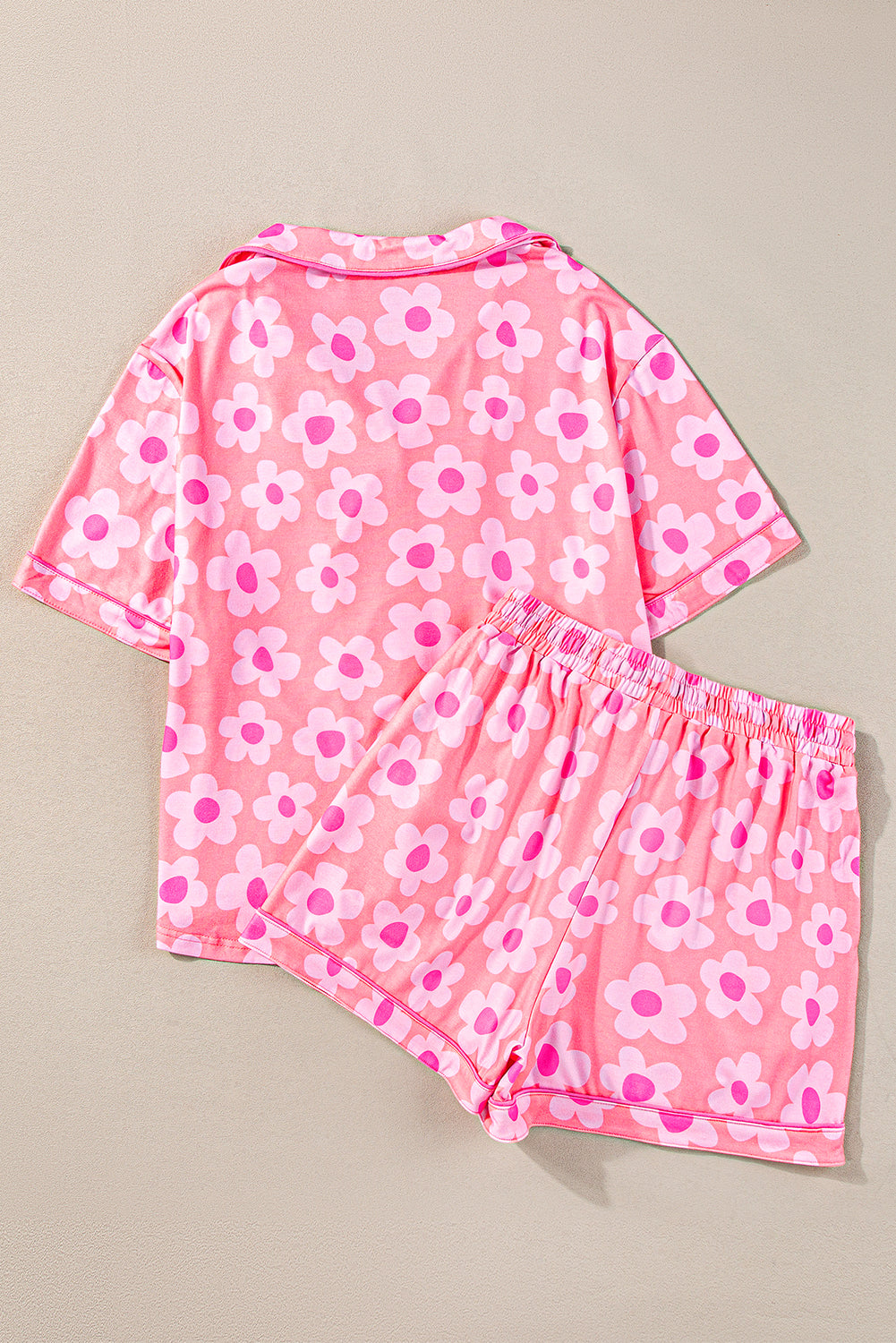 Rosa Pyjama-Set mit kurzärmligem Hemd und Blumenmuster