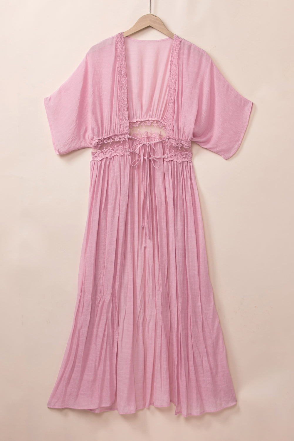 Hellrosa Maxi-Kimono mit offener Vorderseite und Spitzenspleiß
