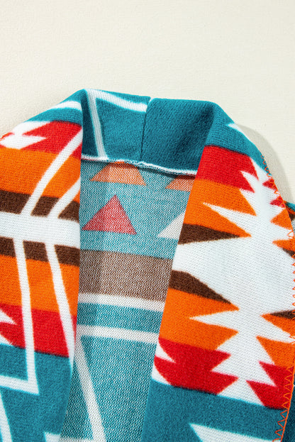 Himmelblaue Jacke mit Revers und Glockenärmeln im Azteken-Print