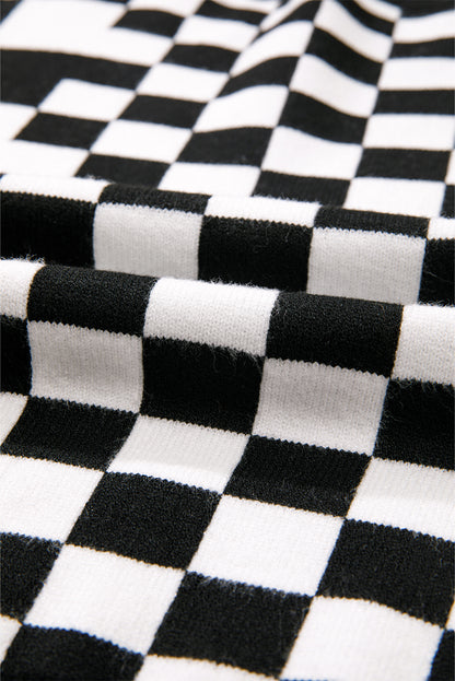 Schwarzer Pullover mit Karomuster und überschnittener Schulterpartie und Rundhalsausschnitt