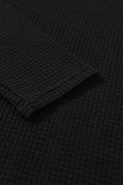 Schwarzes Oversize-Oberteil mit hohen Schlitzen und Waffelstrick