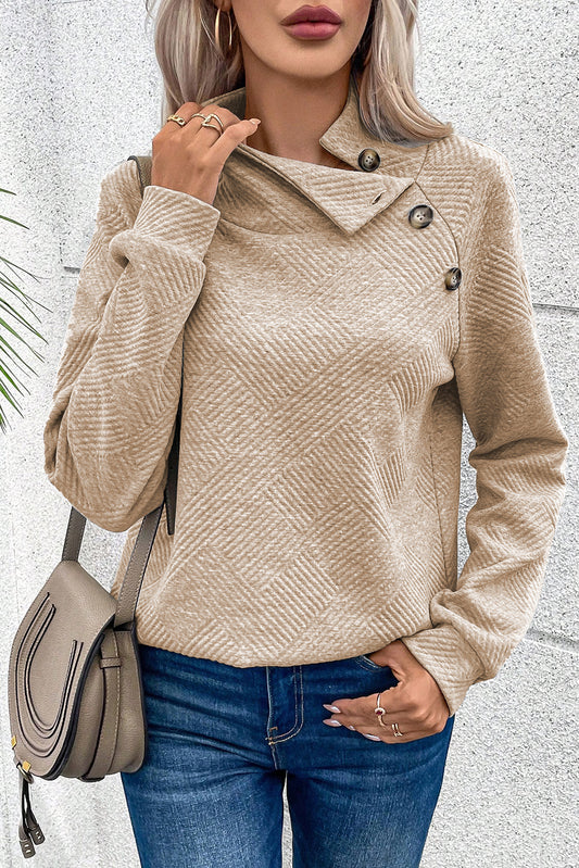 Aprikosenfarbenes, strukturiertes Sweatshirt mit asymmetrischem Knopfdetail und hohem Halsausschnitt