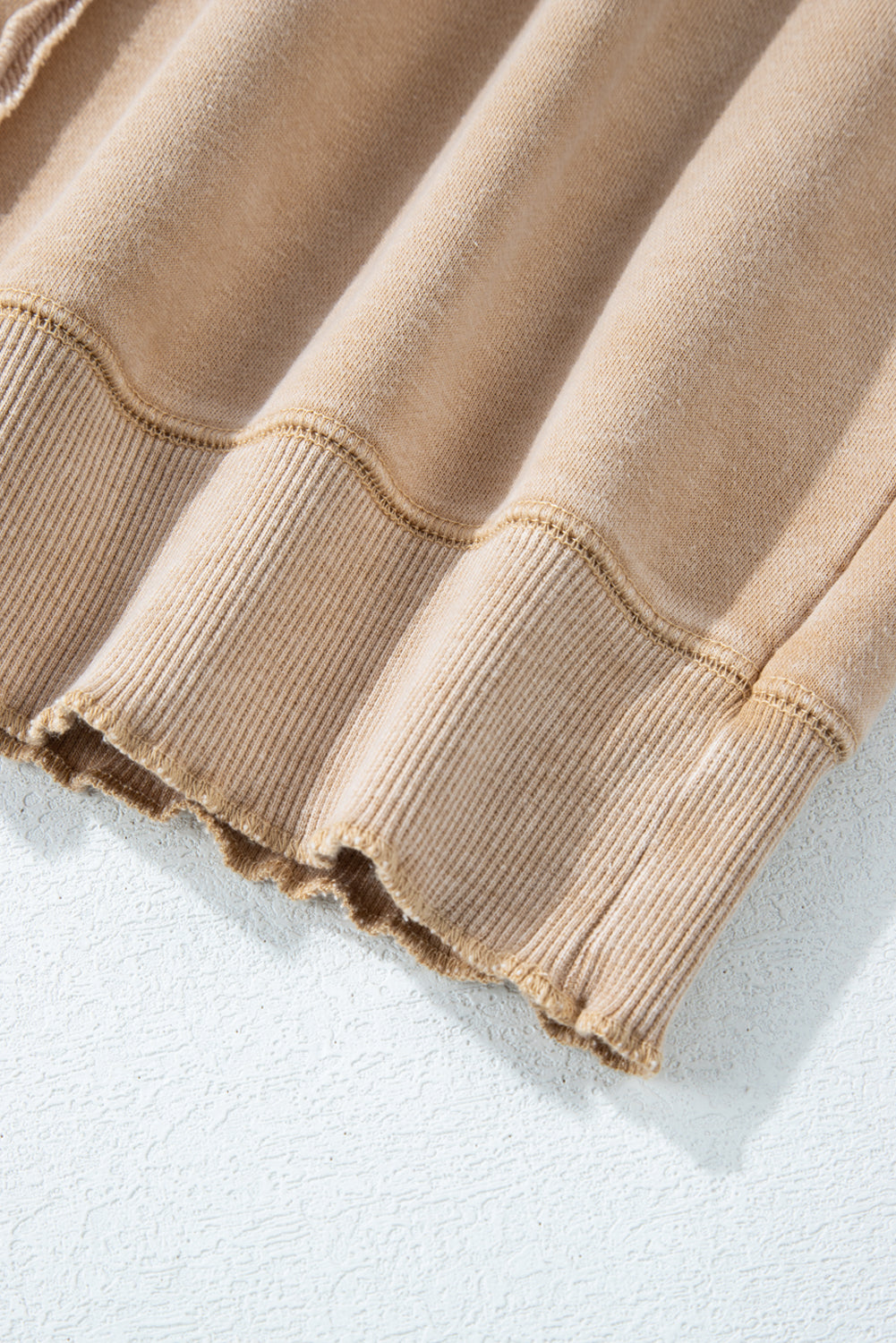 Helles, französisches Beige, einfarbiges Waffelstrick-Patchwork-Sweatshirt mit Raglanärmeln