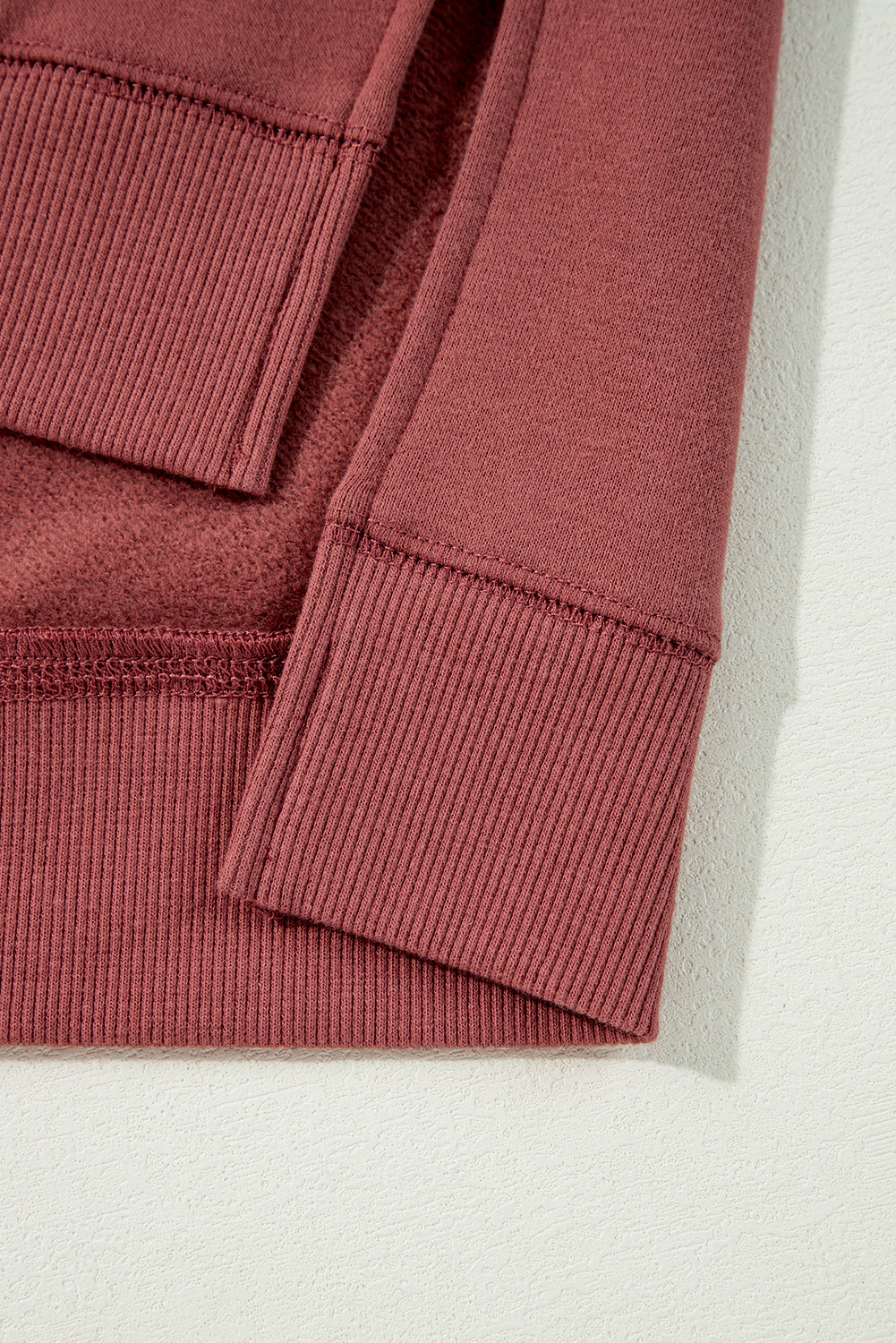 Mineralrotes zweifarbiges Patchwork-Pullover-Sweatshirt mit überschnittener Schulter