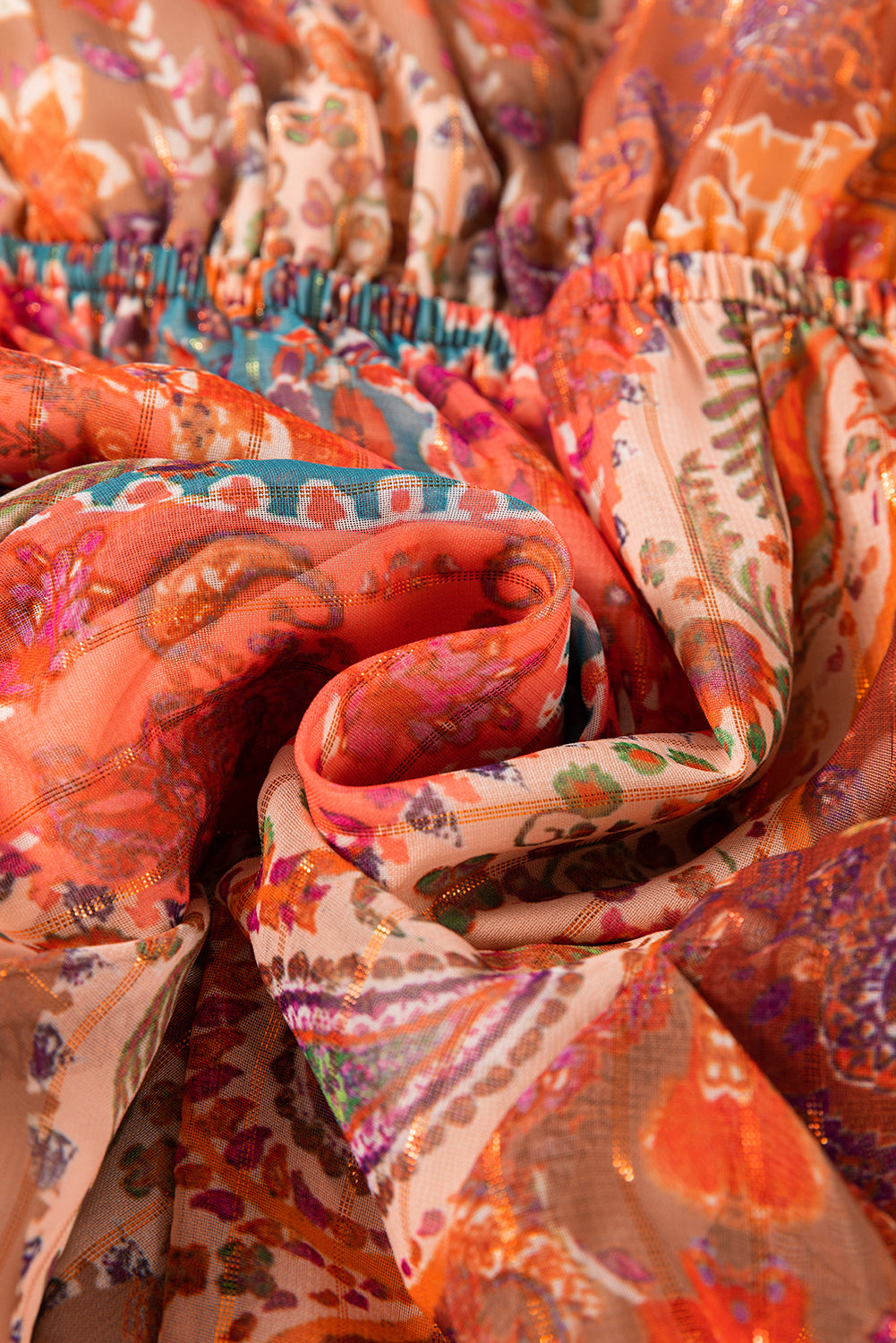 Oranges Boho-Minikleid mit Paisley-Print und langen Ärmeln sowie Plissee und Gürtel