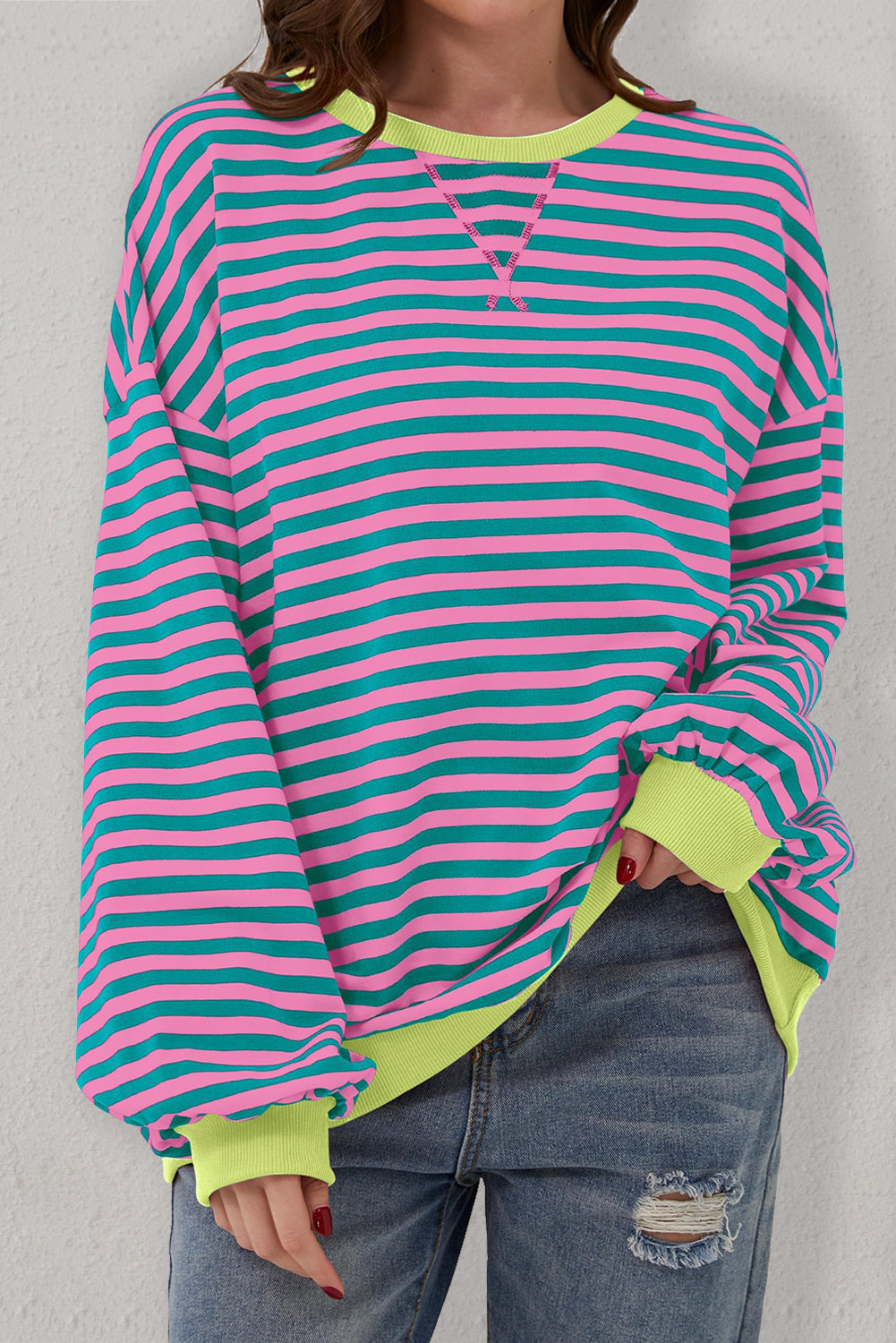 Übergroßes Pullover-Sweatshirt mit Kontrastbesatz und grünen Streifen