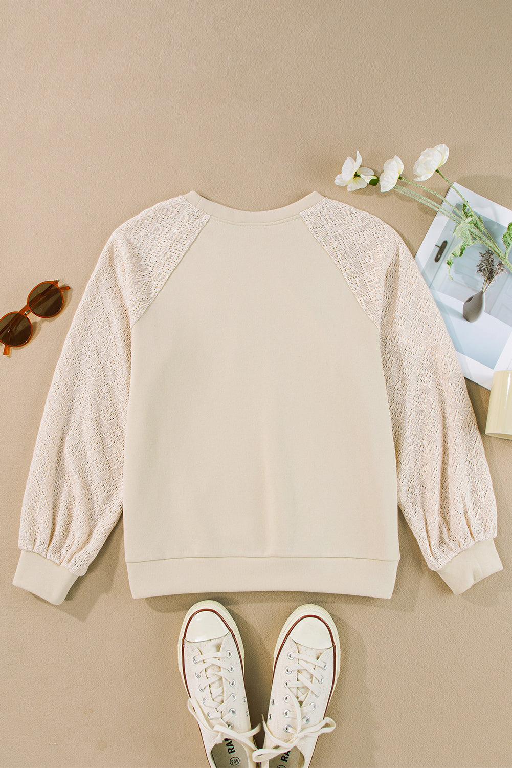 Pullover mit Raglanärmeln und Lochmuster im Patchwork-Stil aus Pergament