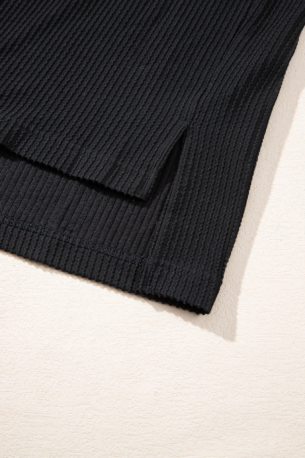 Schwarzes Shacket mit Kordel und aufgesetzter Brusttasche mit Pailletten