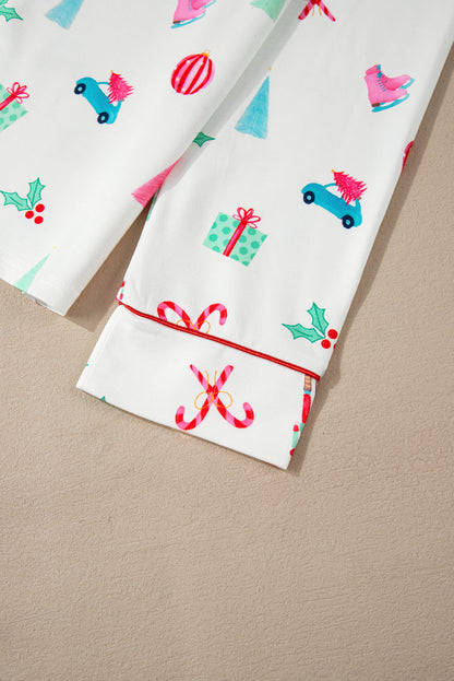 Weiße Nachtwäsche mit Revershemd und Hose mit Weihnachtsdruck