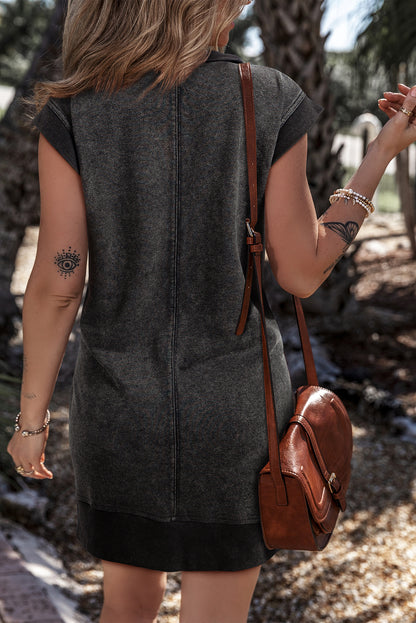 Schwarzes Sweatshirtkleid mit Viertelreißverschluss und Flügelärmeln