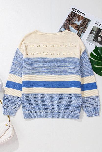 Hellblauer Pullover mit offenen Maschen und Puffärmeln
