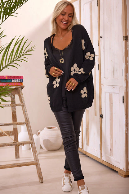 Schwarzer, lockerer Strickcardigan mit Blumenmuster und offener Vorderseite