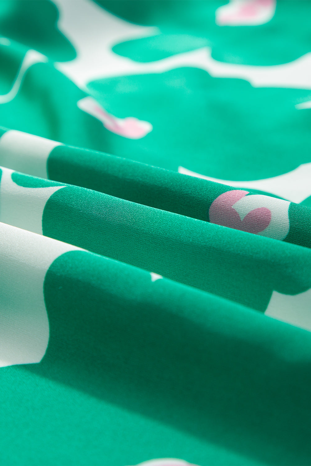 Grüne Bluse mit Blumenmuster, Puffärmeln und Rüschenausschnitt