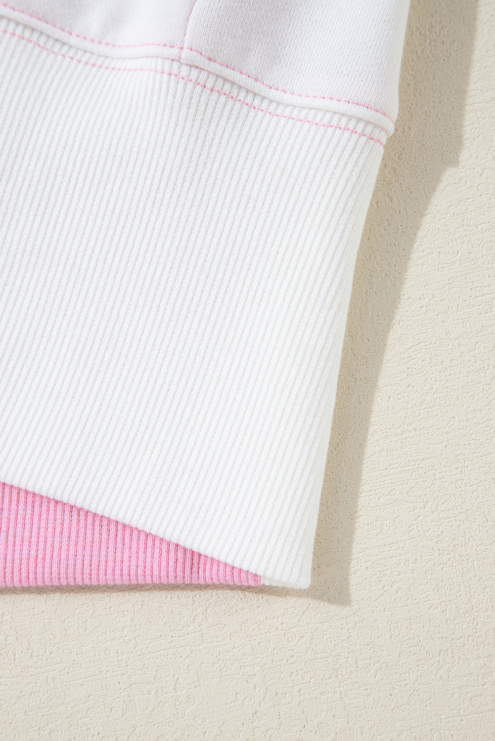 Bonbon – Sweatshirt mit Rundhalsausschnitt und sichtbaren Seitenschlitzen in Farbblock-Optik