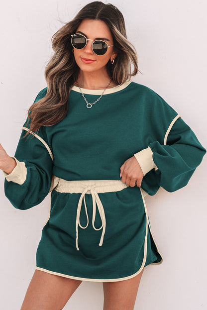 Evergreen Set mit lockerem Pullover in Kontrastfarbe und Skort mit Schnürung in der Taille