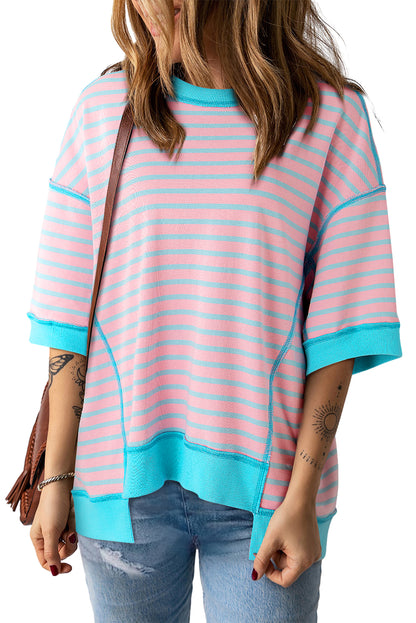 Rosa gestreiftes Oversize-T-Shirt mit Kontrastbesatz und sichtbaren Nähten, High Low