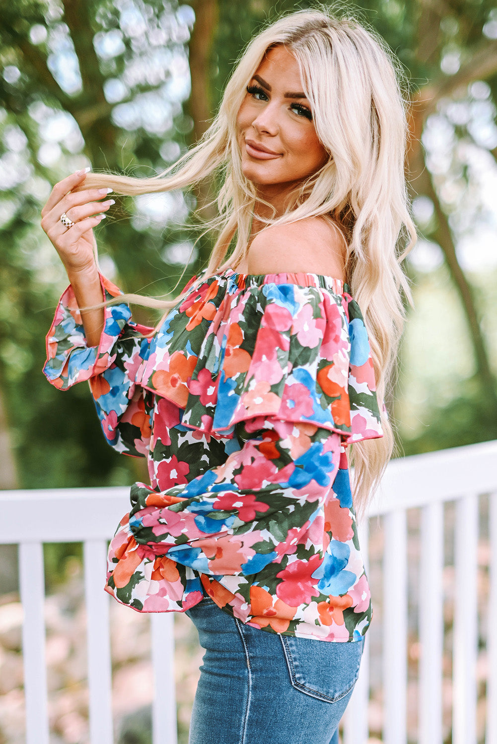 Schulterfreie Bluse mit Blumenmuster und Rüschen