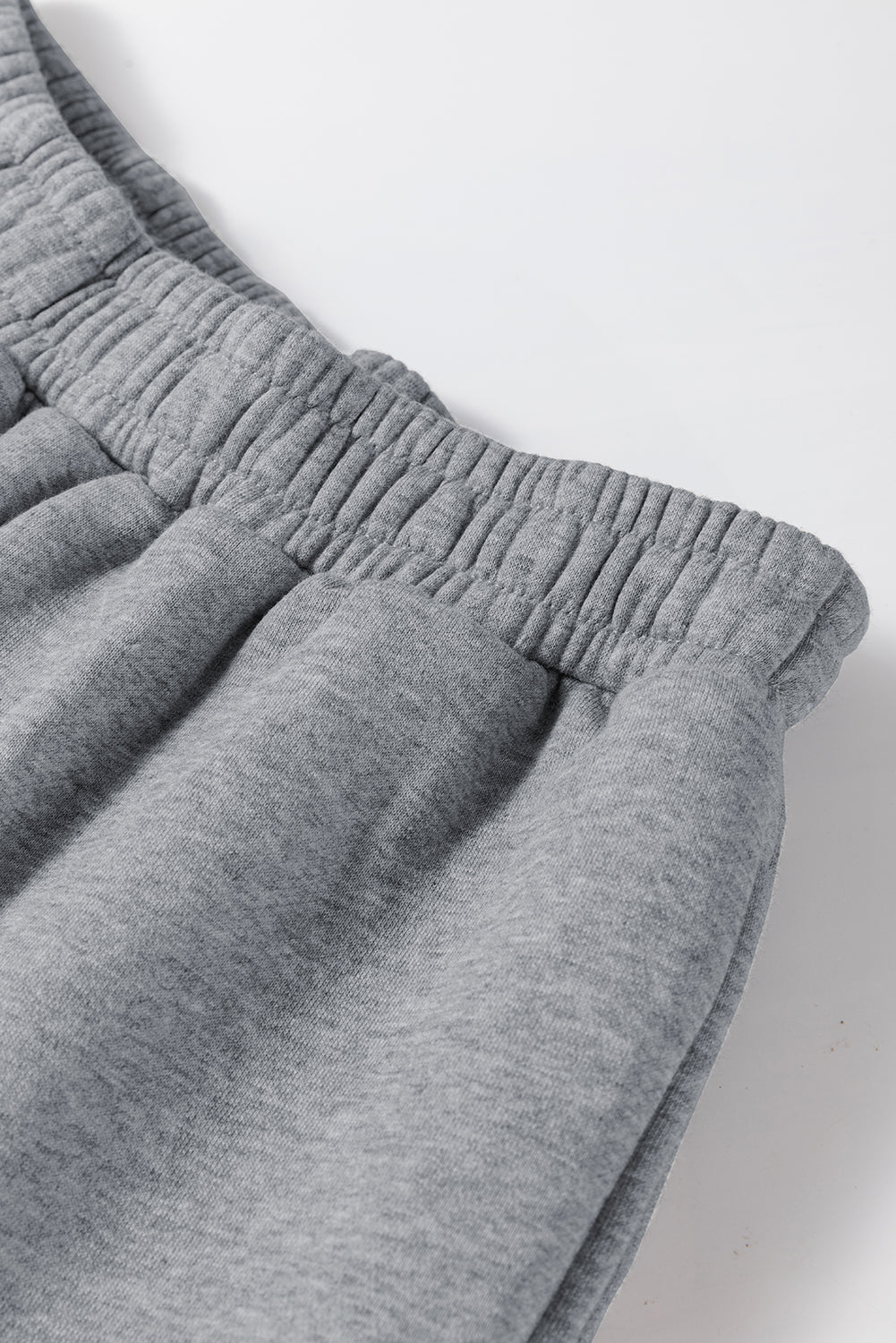 Graues Activewear-Set mit Kapuzenpullover und Jogginghose mit überschnittenen Schultern