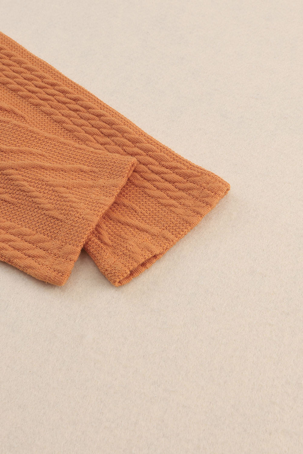 Oranges, langärmliges, strukturiertes Strickoberteil mit Colorblock-Brusttasche