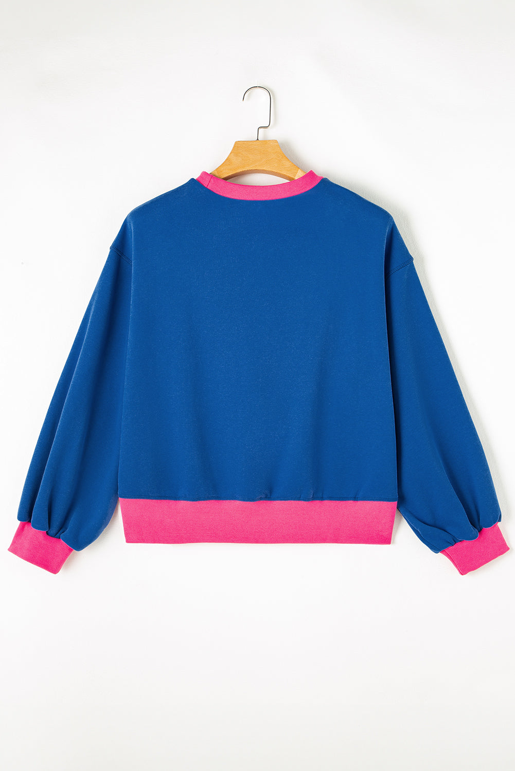 Blaues Sweatshirt mit Farbblock-Muster und Puffärmeln