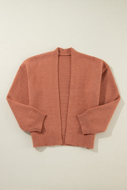 Kurzer Cardigan mit überschnittenen Schultern und offener Vorderseite in Hellbeige