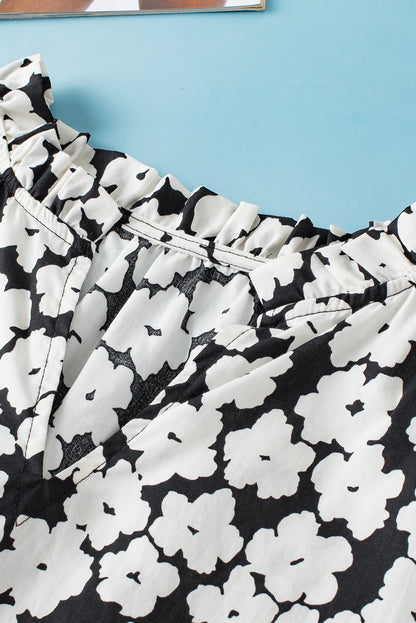 Schwarze Bluse mit floralem Kontrastmuster und Zickzackmuster und Rüschenärmeln