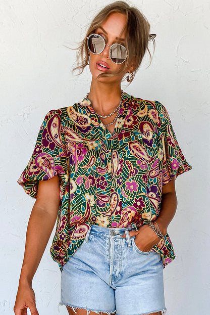 Grüne Paisley-Bluse mit V-Ausschnitt und kurzen Puffärmeln