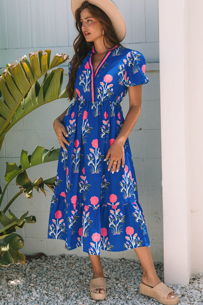 Himmelblaues Maxikleid mit Blumenmuster, kurzen Ärmeln, V-Ausschnitt und hoher Taille