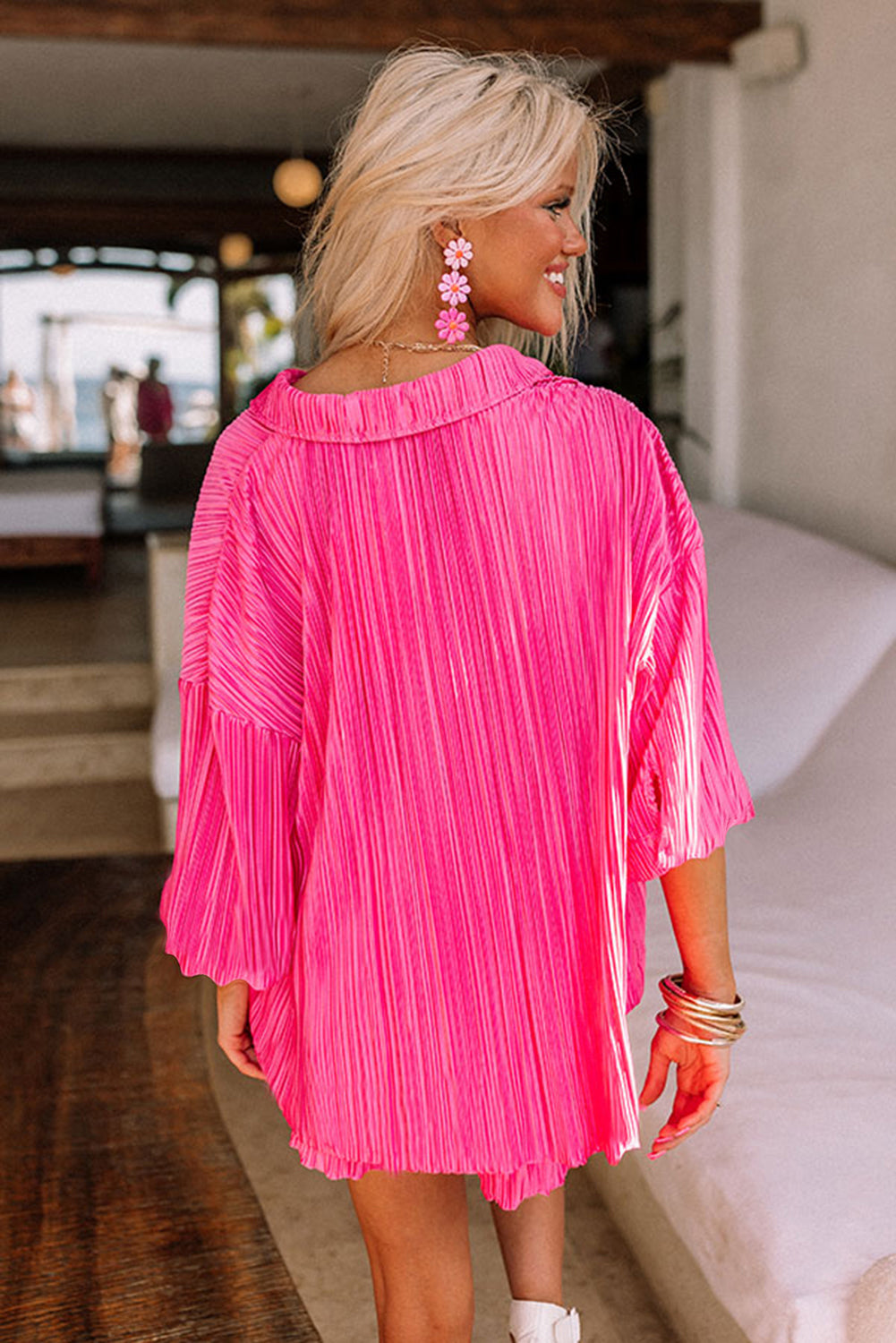 Rosa Lounge-Set mit 3/4-Ärmeln, Plissee-Hemd und Shorts mit hoher Taille