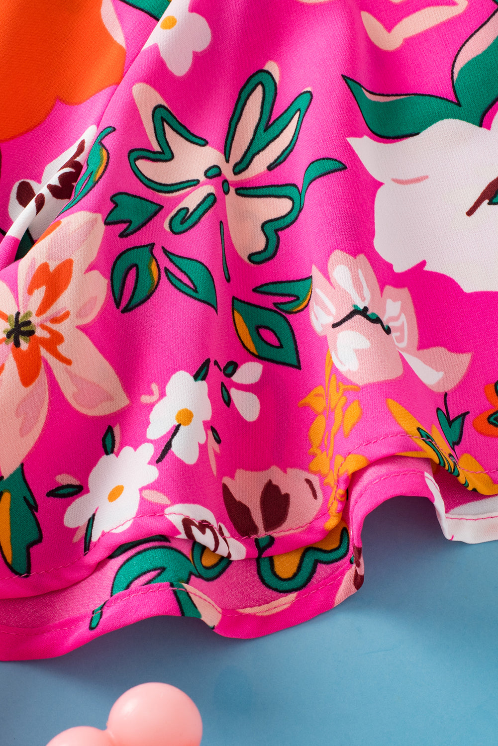 Rosa, gesmoktes, kurzärmliges Blusenkleid mit Blumenmuster