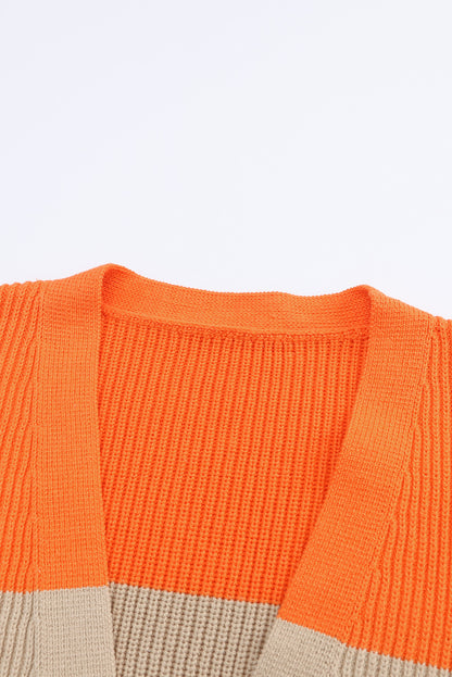 Orangefarbener Cardigan mit geripptem Colorblock-Muster