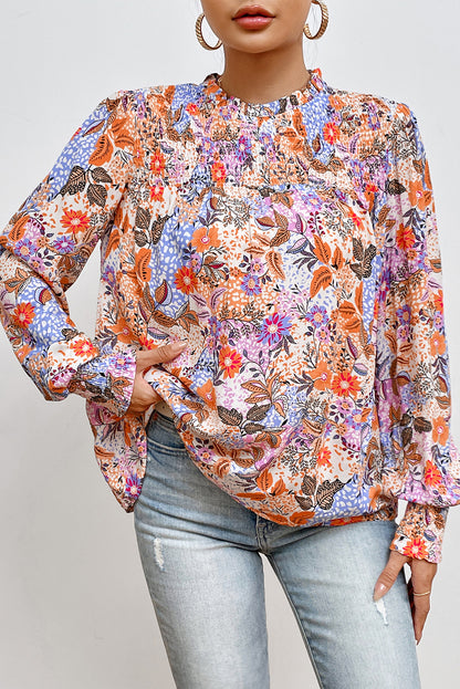 Mehrfarbige Bluse mit Blumenmuster, Bischofsärmeln und Rüschen am Rundhalsausschnitt