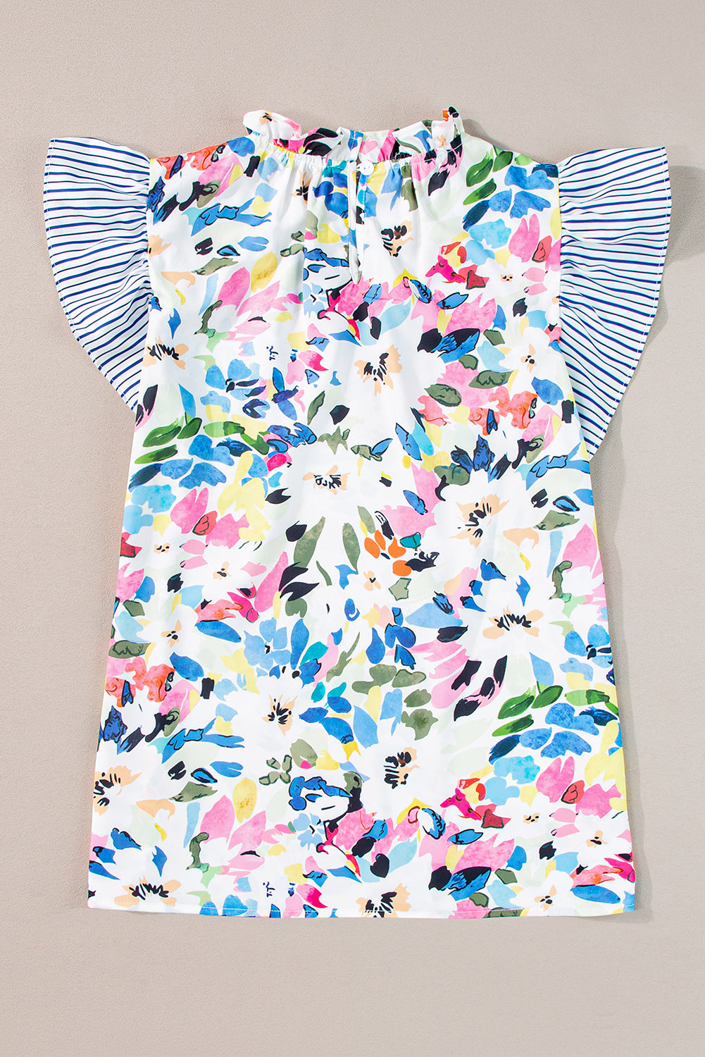 Hellblaue Bluse mit Blumenmuster und Streifen und Rüschenärmeln