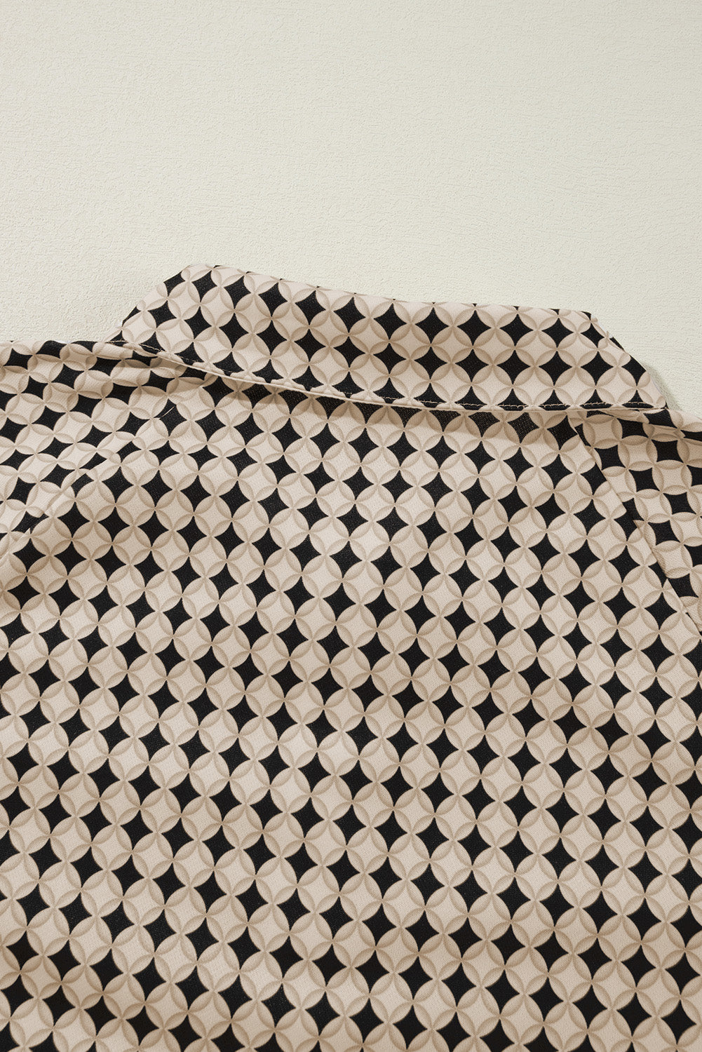 Schwarzes, zweifarbiges Pullover-Sweatshirt mit kontrastierendem Kragen in Übergröße