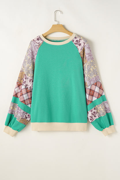 Himmelblaues Sweatshirt mit Raglanärmeln und kariertem Blumenmuster in Übergröße