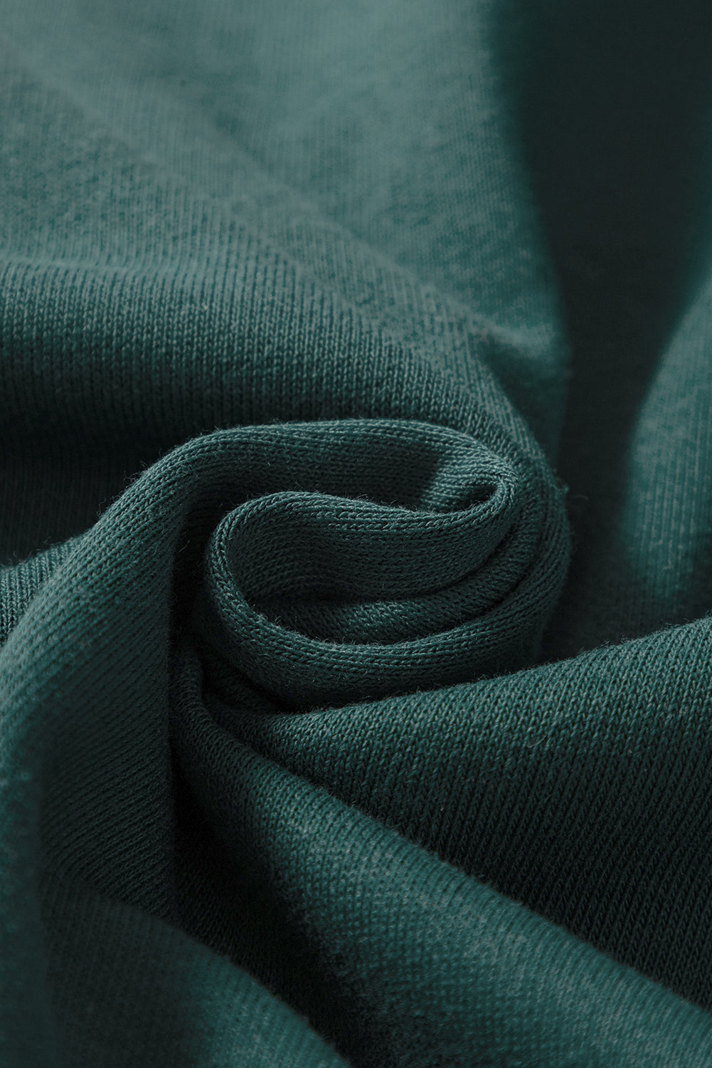 Evergreen Set mit lockerem Pullover in Kontrastfarbe und Skort mit Schnürung in der Taille