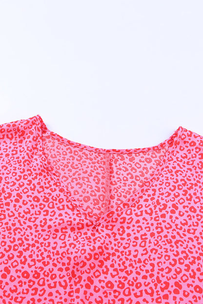 Oversize-Oberteil mit V-Ausschnitt und Halbarm und Leopardenmuster in Rosa