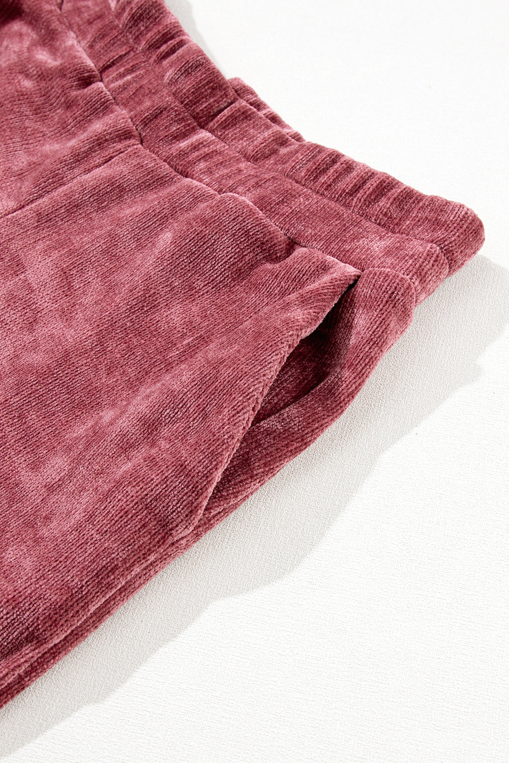 Set aus Cord mit kurzen Ärmeln und Crop-Hose in Mineralwaschung in Rosa