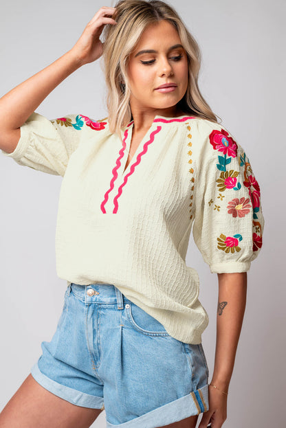 Beigefarbene Bluse mit floraler Stickerei und strukturierten Puffärmeln im Ricrac-Stil